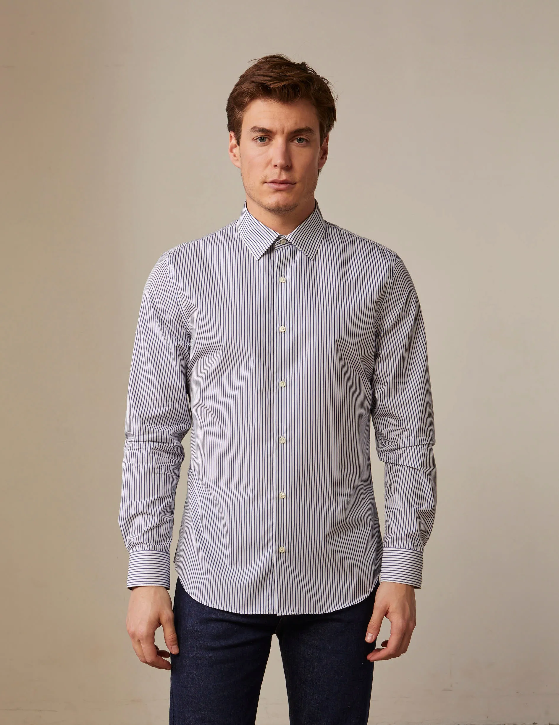 Chemise ajustée infroissable rayée bleu marine