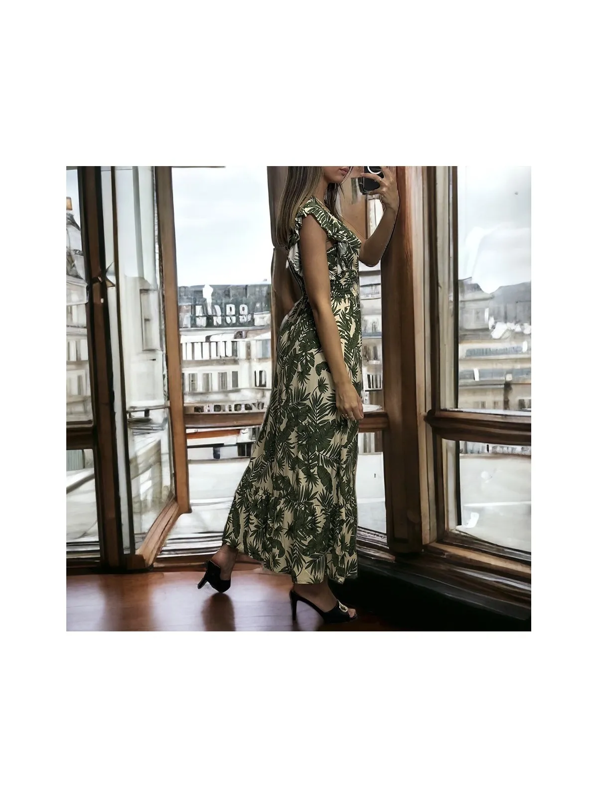 Longue robe motif feuille verte croisé et froncé à la taille