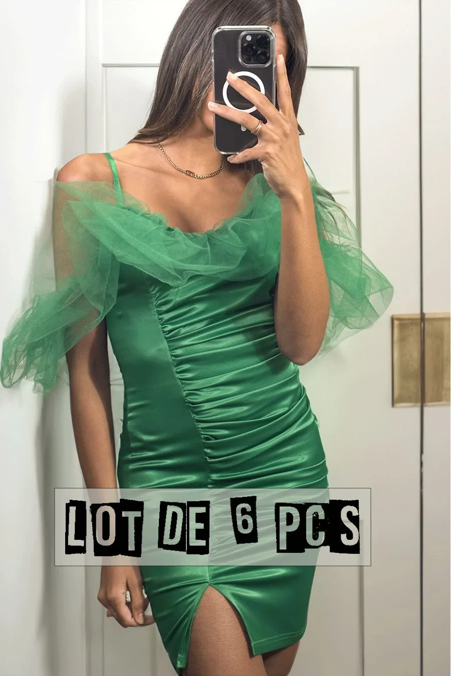 Lot de 6 Pcs Sublime robe satiné verte avec tulle tombant aux épaules