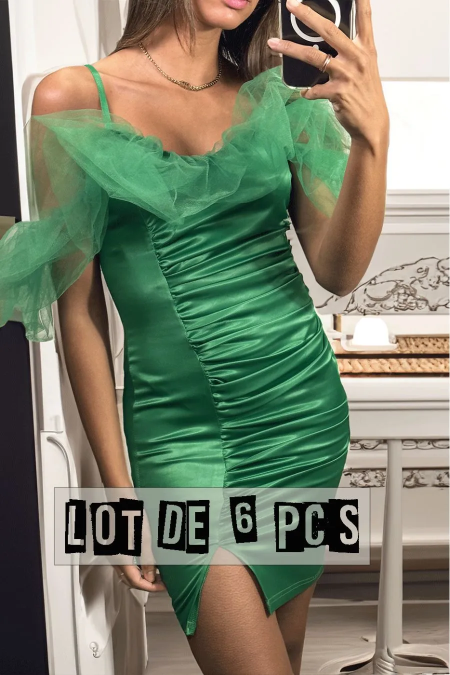 Lot de 6 Pcs Sublime robe satiné verte avec tulle tombant aux épaules