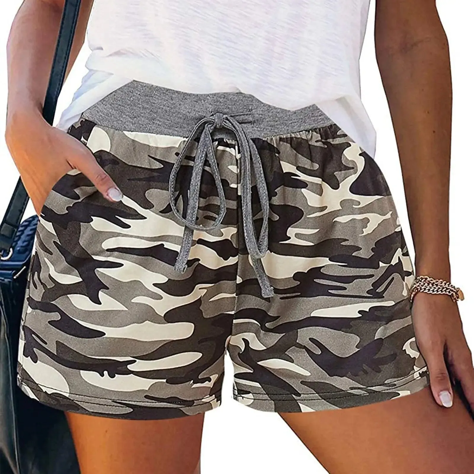 Mini short militaire femme