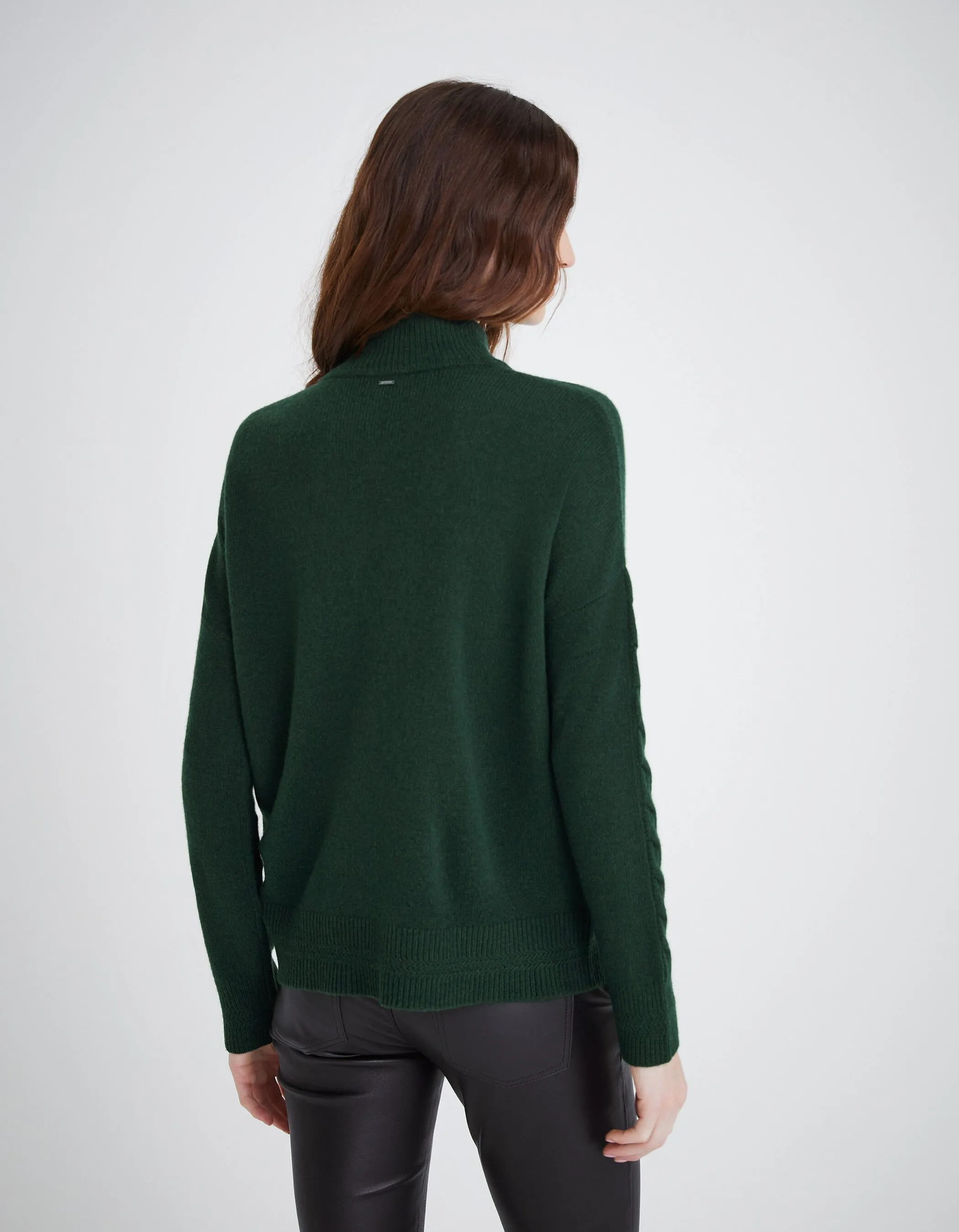 Pull vert tricot avec boutons gravés sur l'épaule Femme