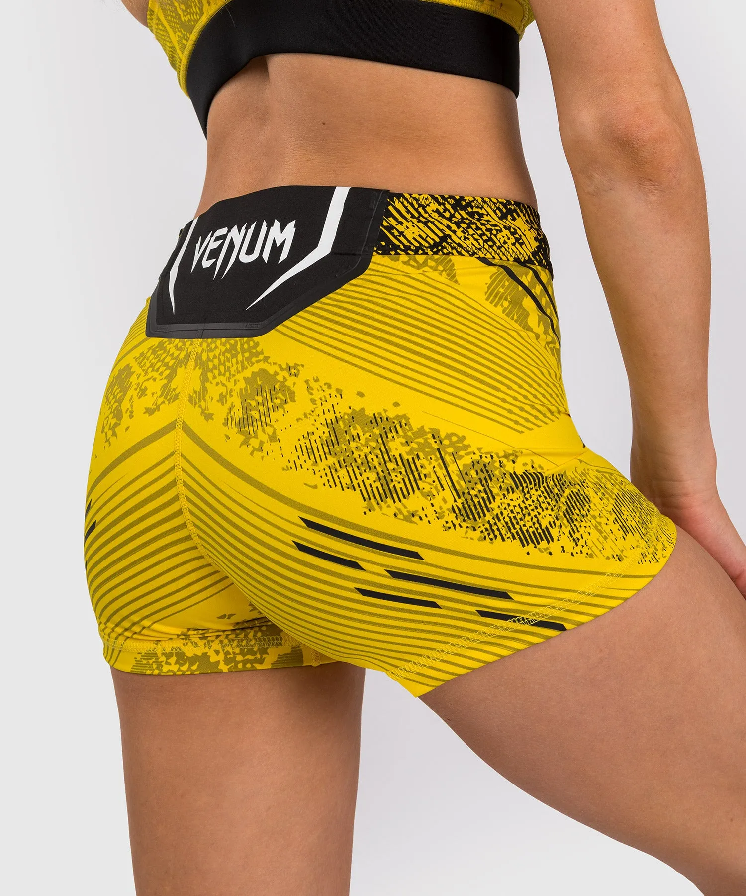 Shorts Vale Tudo Short Fit pour Femmes UFC Adrenaline by Venum Authentic Fight Night - Jaune