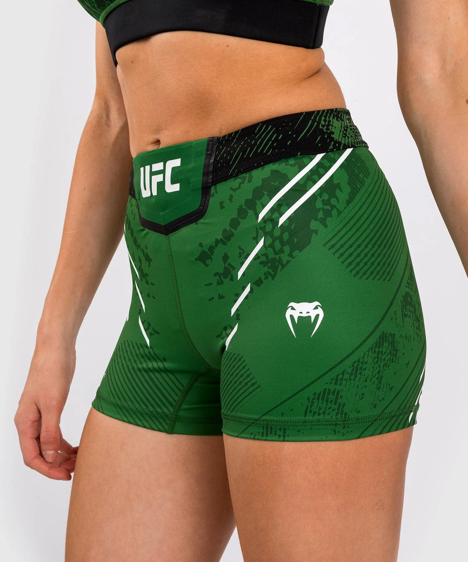 Shorts Vale Tudo Short Fit pour Femmes UFC Adrenaline by Venum Authentic Fight Night - Vert