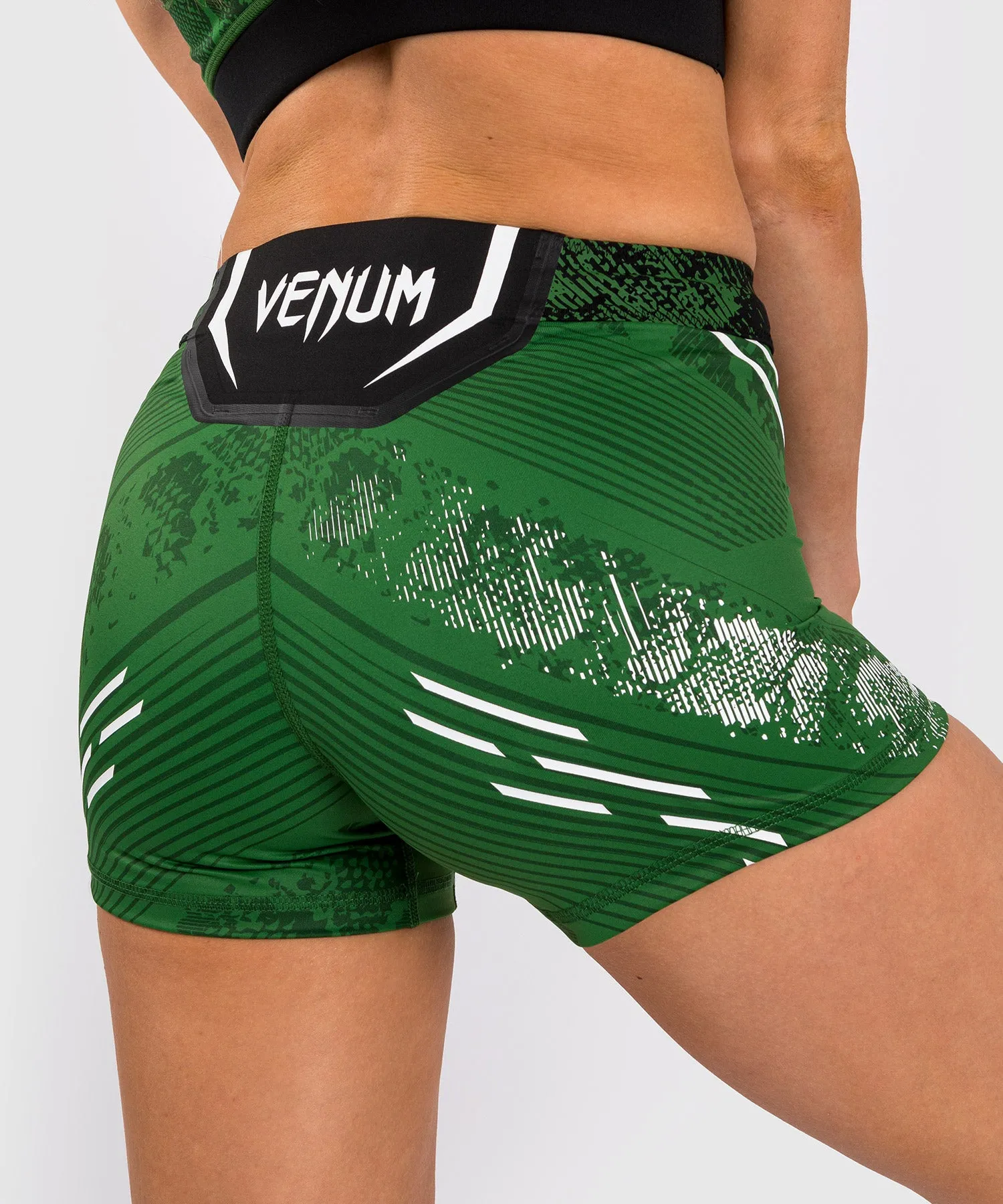 Shorts Vale Tudo Short Fit pour Femmes UFC Adrenaline by Venum Authentic Fight Night - Vert