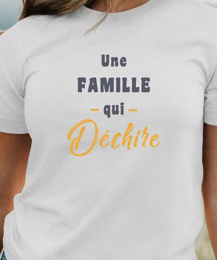 T-Shirt Une Famille Qui déchire Pour femme