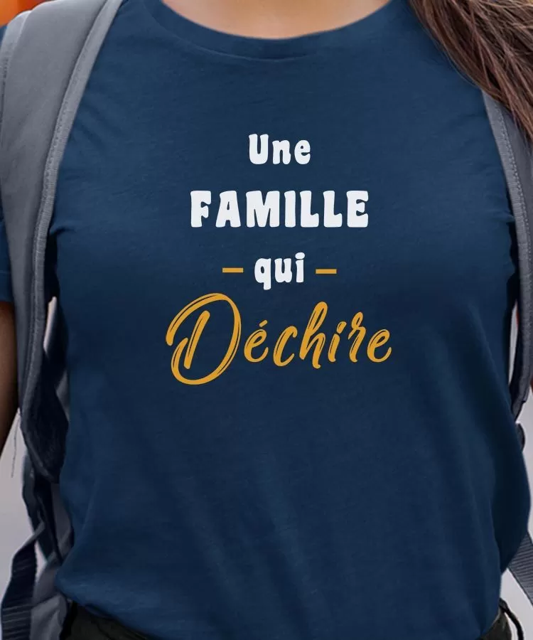 T-Shirt Une Famille Qui déchire Pour femme