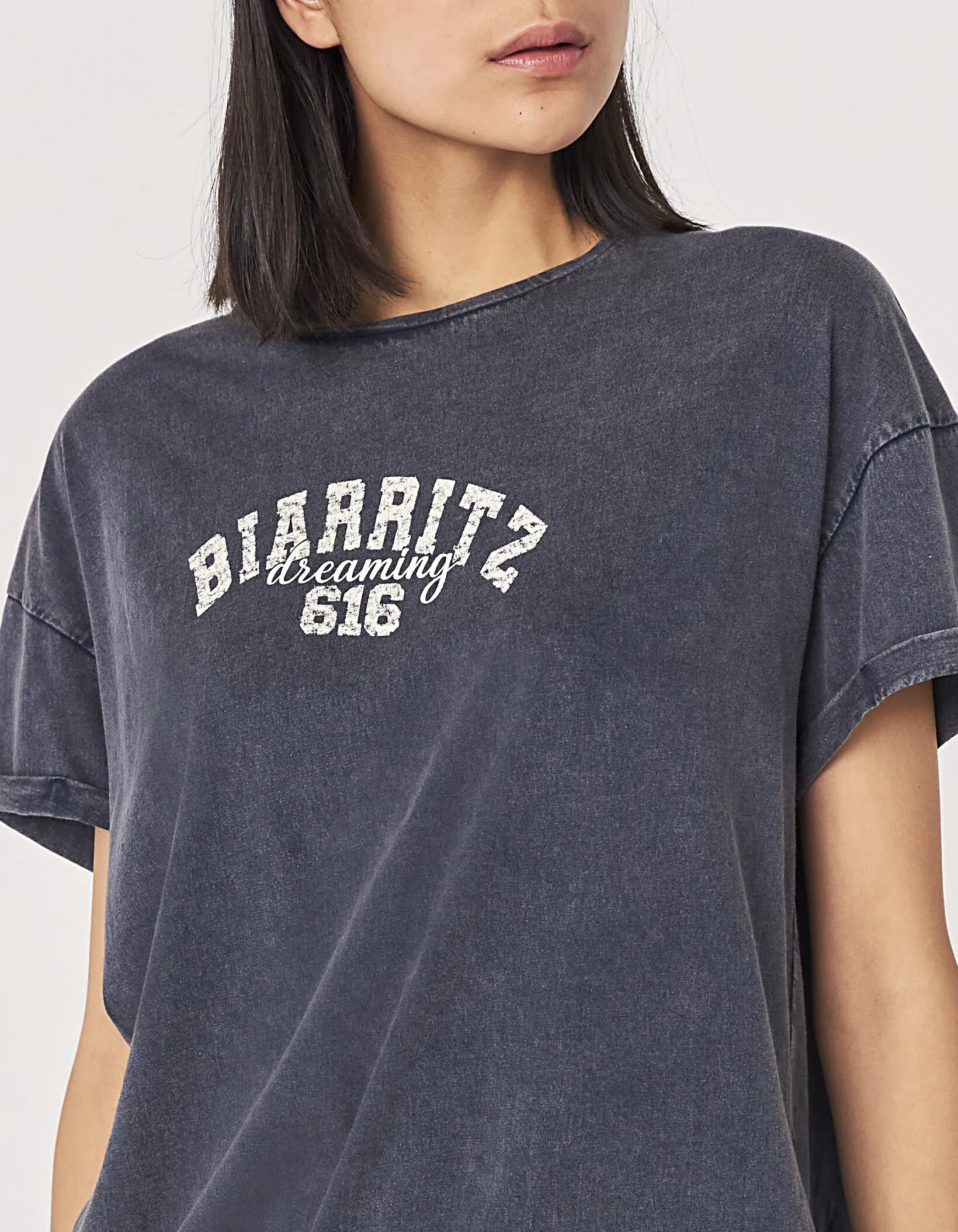 Tee-shirt en coton bio gris used avec message blanc femme