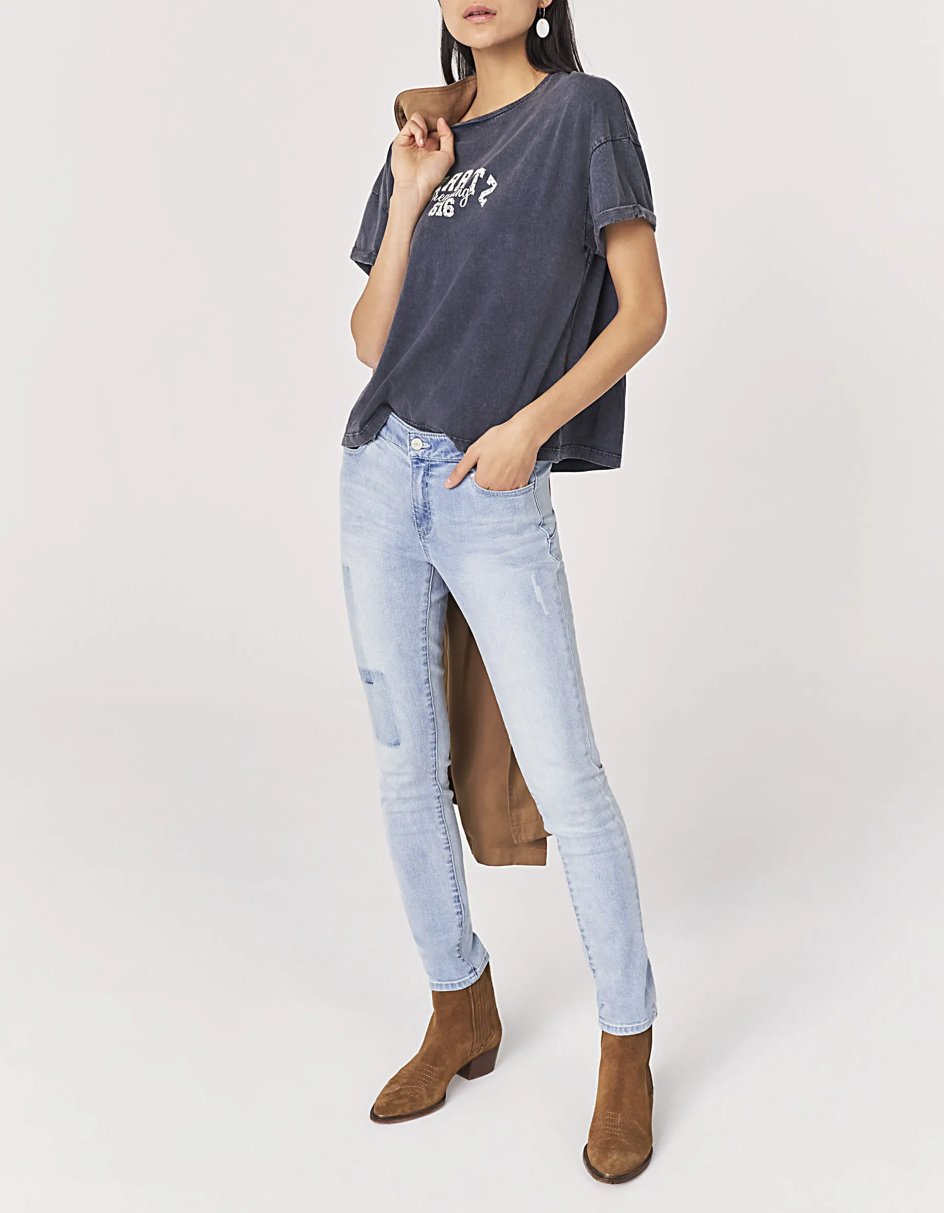 Tee-shirt en coton bio gris used avec message blanc femme