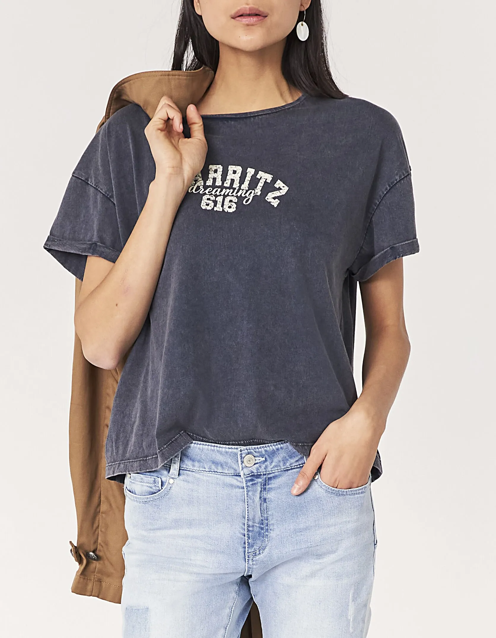 Tee-shirt en coton bio gris used avec message blanc femme