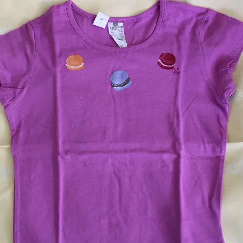 Tee shirt enfant fuchsia peint à la main quirlande de macarons 8 ans