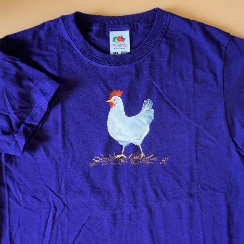 Tee shirt enfant violet peint à la main poule blanche 7/8 ans